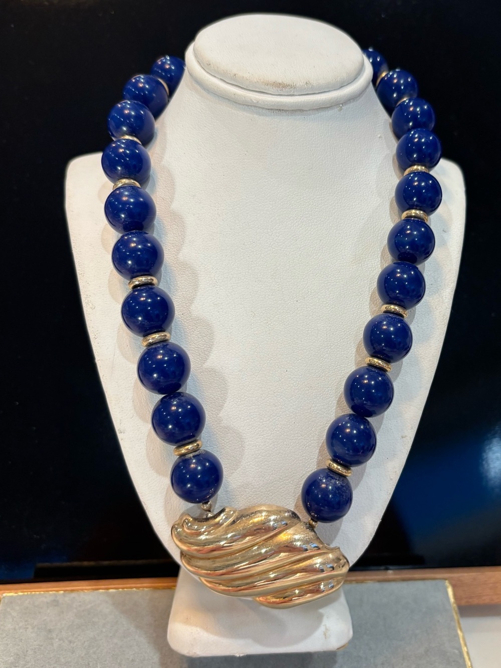 Avon vintage necklace